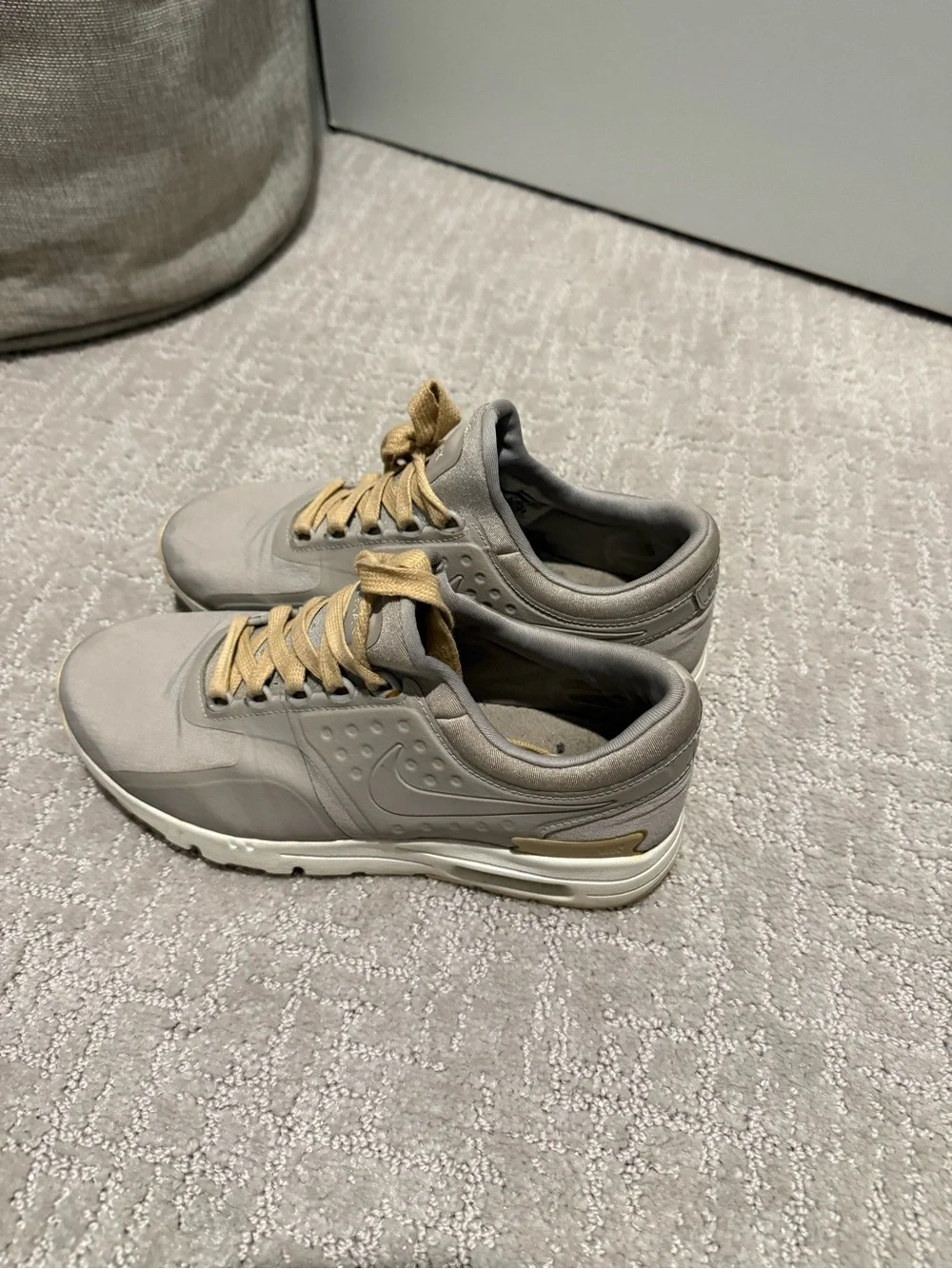 Nike Sneakers Airmax in Taupe with Tan Laces